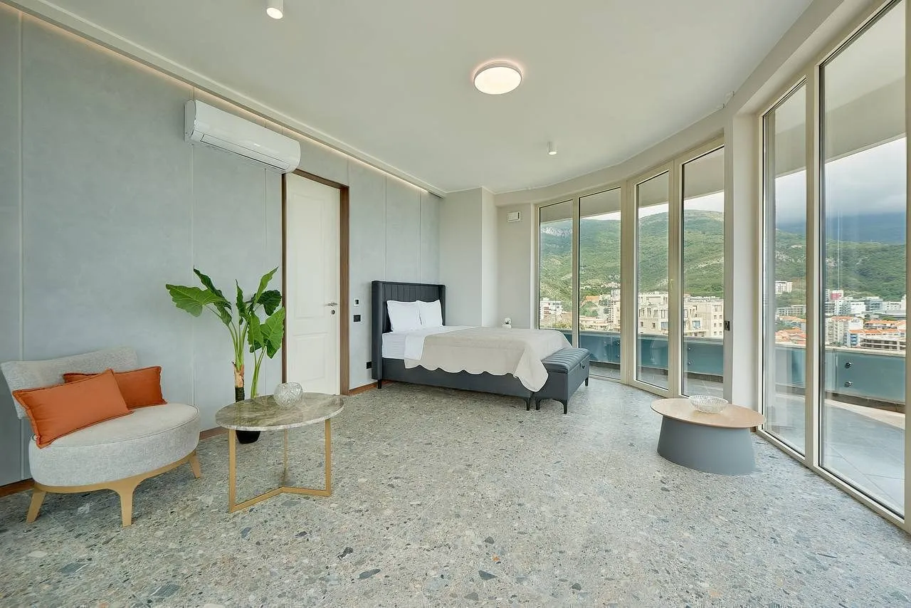 Dvosoban-stan-s-pogledom-na-more-u-Becicima-Budva-8 Dvosoban stan 115 m² – Bečići, Budva — fotografija 9