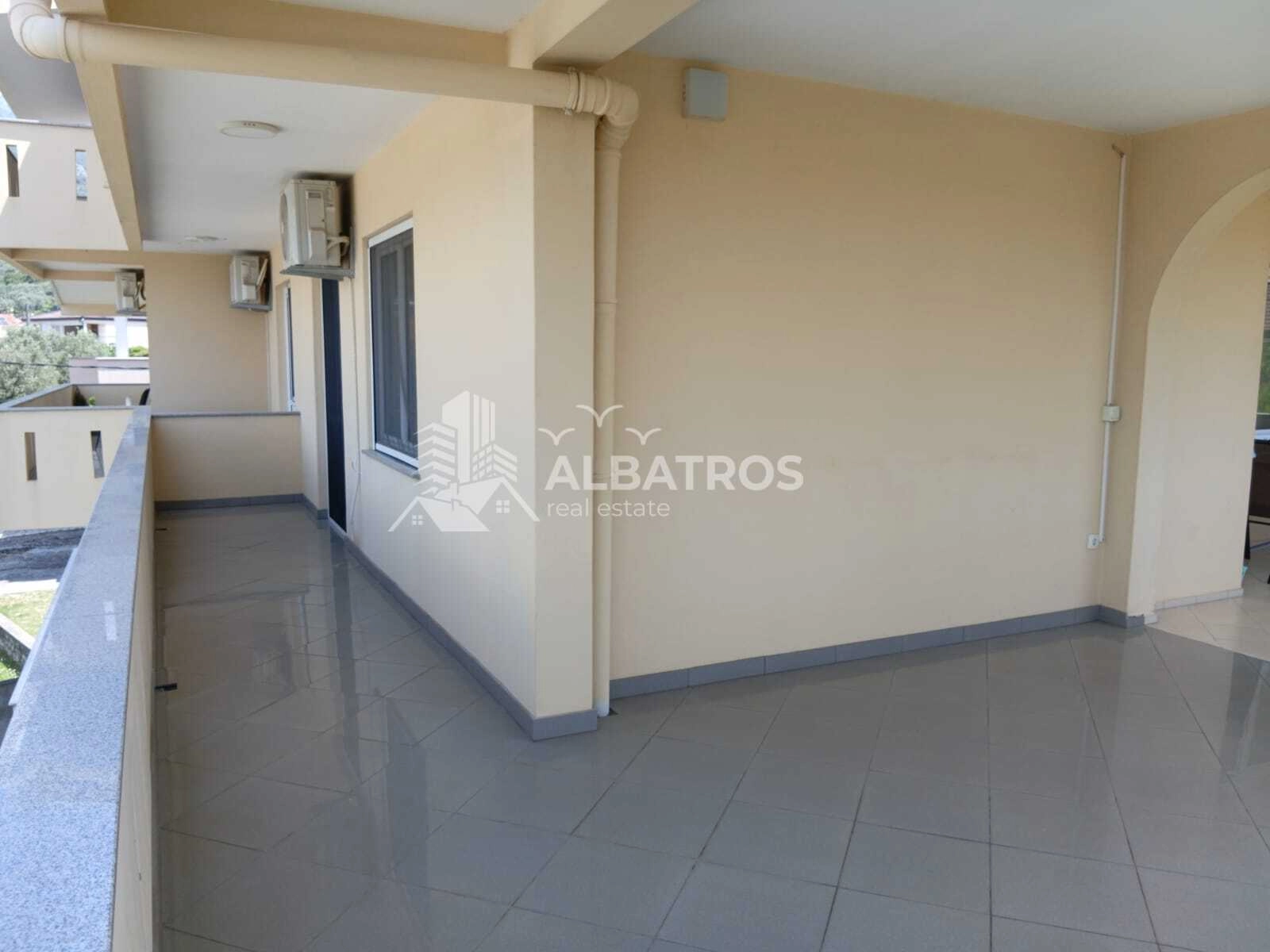 Dvosoban-stan-sa-terasom-u-naselju-Rena-Bar-15 Izdavanje: Dvosoban stan 90 m² – Rena, Bar — fotografija 16