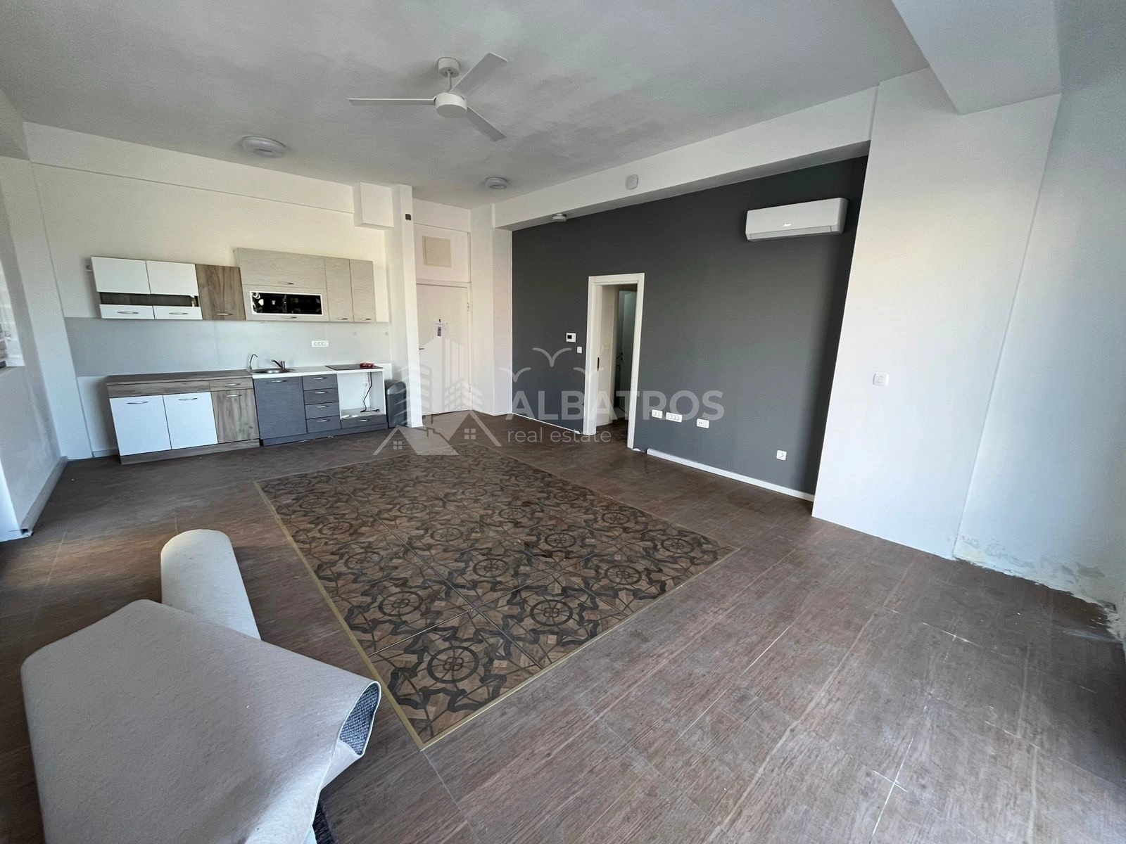 Izdavanje: Poslovni prostor 83 m² – Bar — fotografija 3