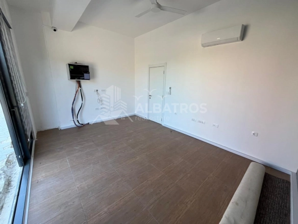 Izdavanje: Poslovni prostor 83 m² – Bar — fotografija 8