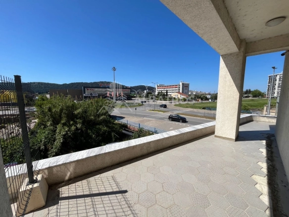 Izdavanje: Poslovni prostor 83 m² – Bar — fotografija 11