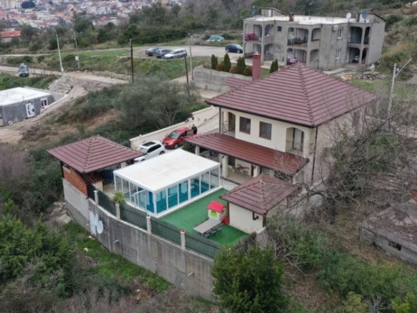 Kuća sa zatvorenim bazenom u Šušnju, Bar — fotografija 2
