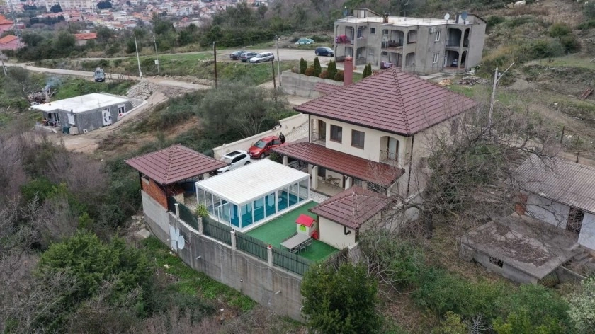 Kuca-sa-zatvorenim-bazenom-na-Susnju-Bar-1 Kuća sa zatvorenim bazenom u Šušnju, Bar — fotografija 2