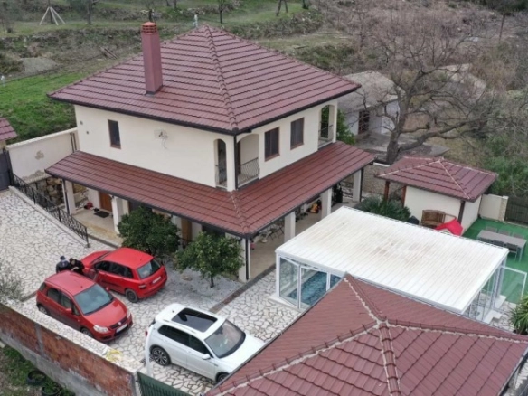 Kuća sa zatvorenim bazenom u Šušnju, Bar — fotografija 3