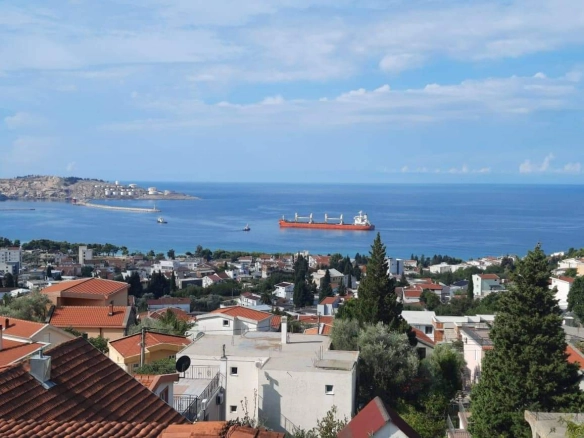 Kuća sa placem i pogledom na more