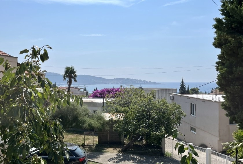 Kuca-sa-dvoristem-i-terasom-u-Susnju-Bar-1 Kuća 80 m² – Šušanj, Bar — fotografija 2
