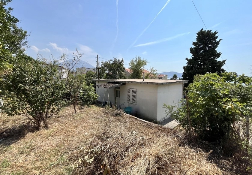 Kuca-sa-dvoristem-i-terasom-u-Susnju-Bar-2 Kuća 80 m² – Šušanj, Bar — fotografija 3