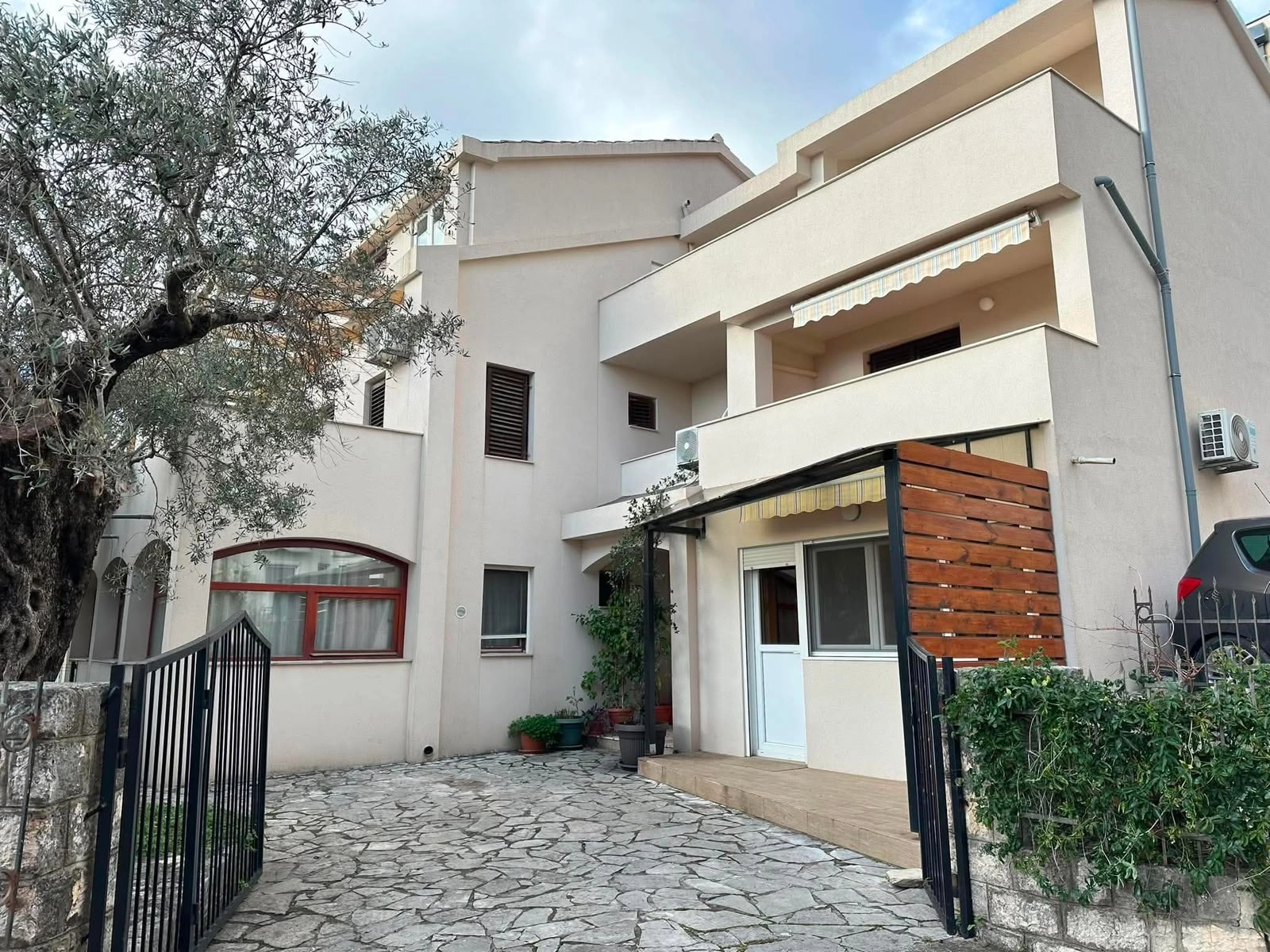 Dvosoban-stan-sa-pogledom-na-more-Lazi-Budva-10 Dvosoban stan 82 m² – Lazi, Budva — fotografija 11