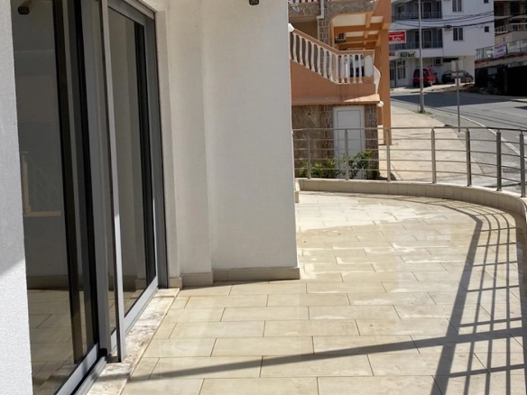 Poslovni prostor 53 m² – Dobra Voda, Bar — fotografija 3