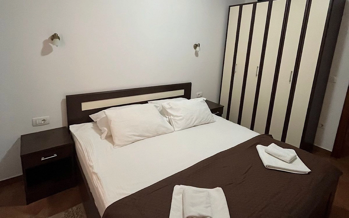 Jednosoban-stan-na-prvoj-liniji-u-Dobroj-Vodi-Bar-4 Izdavanje: Jednosoban stan 70 m² – Dobra Voda, Bar — fotografija 5