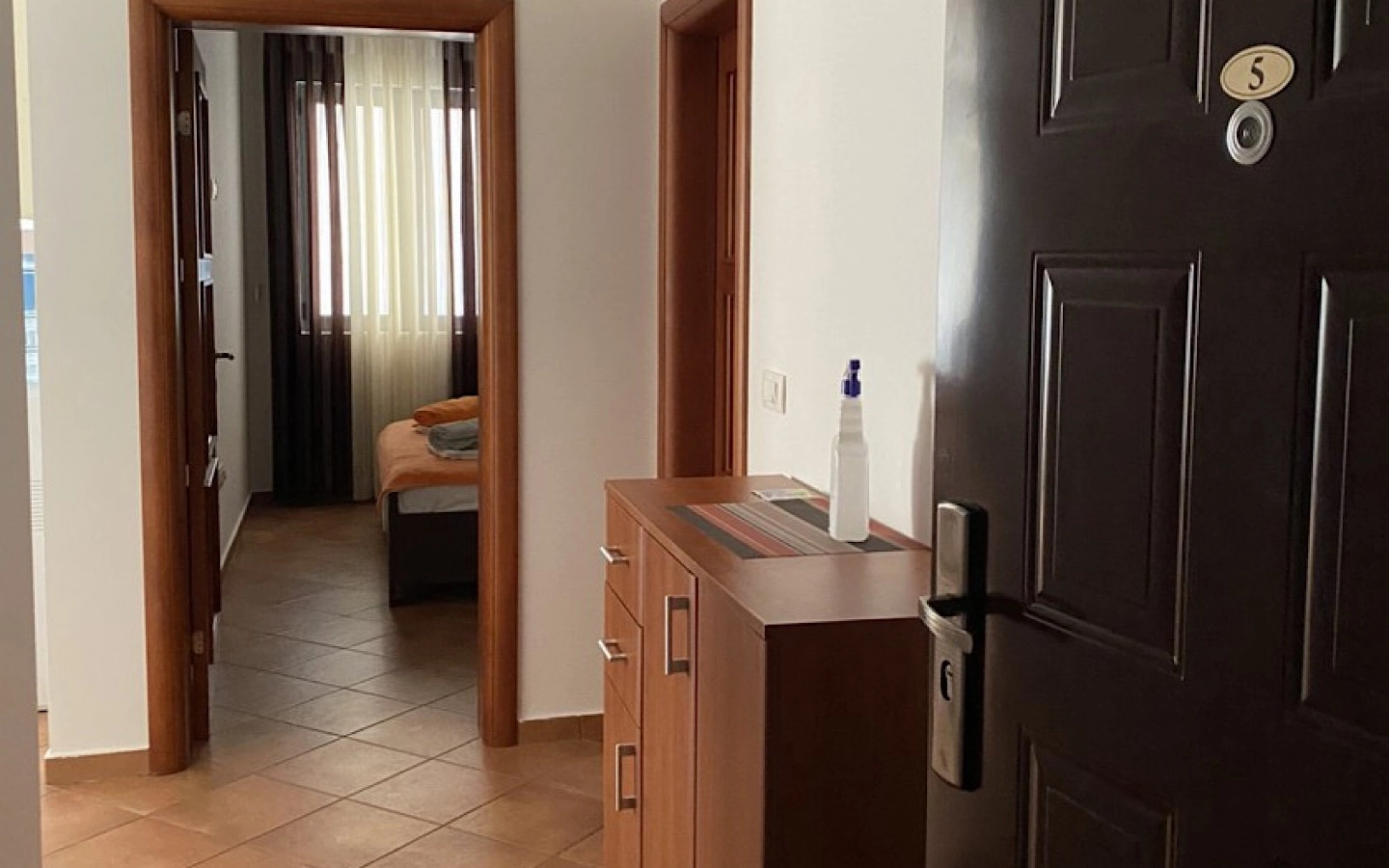 Jednosoban-stan-na-prvoj-liniji-u-Dobroj-Vodi-Bar-6 Izdavanje: Jednosoban stan 70 m² – Dobra Voda, Bar — fotografija 7