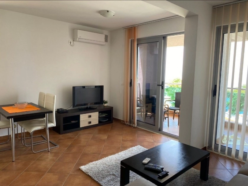Jednosoban-stan-na-obali-mora-u-Dobroj-Vodi-Bar-2 Izdavanje: Jednosoban stan 70 m² – Dobra Voda, Bar — fotografija 3