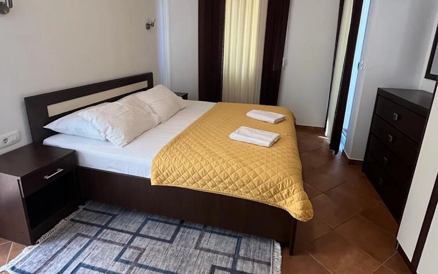 Jednosoban-stan-na-obali-mora-u-Dobroj-Vodi-Bar-6 Izdavanje: Jednosoban stan 70 m² – Dobra Voda, Bar — fotografija 7
