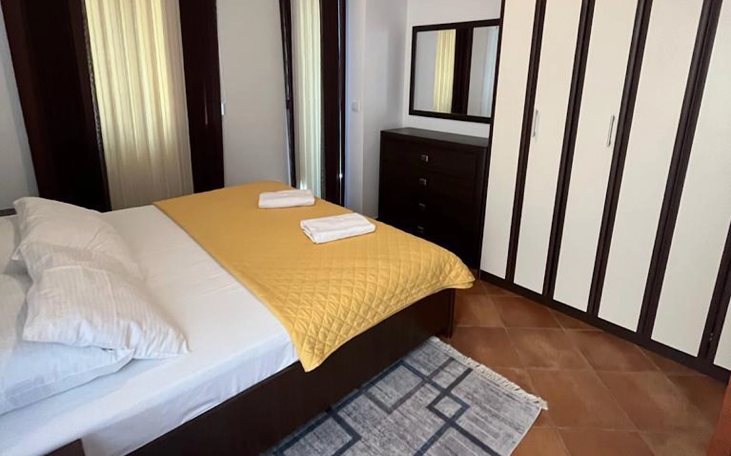 Jednosoban-stan-na-obali-mora-u-Dobroj-Vodi-Bar-7 Izdavanje: Jednosoban stan 70 m² – Dobra Voda, Bar — fotografija 8