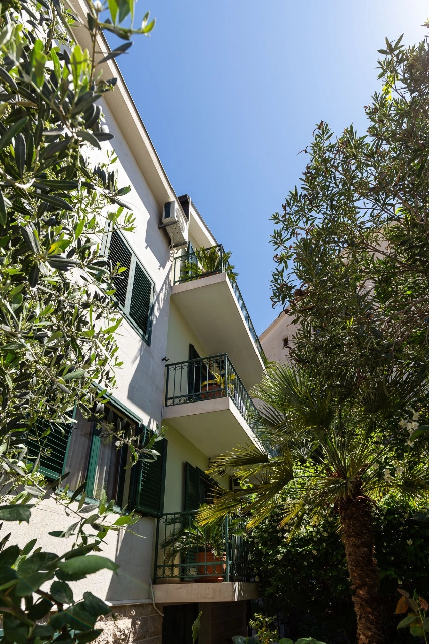 Porodicna-kuca-u-Podkosljunu-Budva-15 Kuća 287 m² – Podkošljun, Budva — fotografija 16