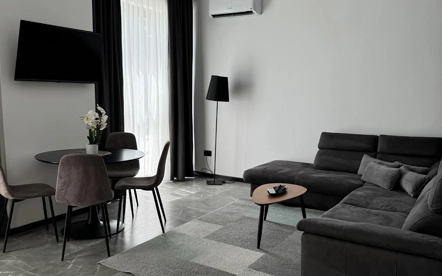 Kuca-sa-bazenom-i-terasom-Utjeha-Bar-3 Izdavanje: Kuća 75 m² – Utjeha, Bar — fotografija 4