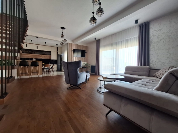 Izdavanje: Kuća 250 m² – Bartula, Bar — fotografija 4