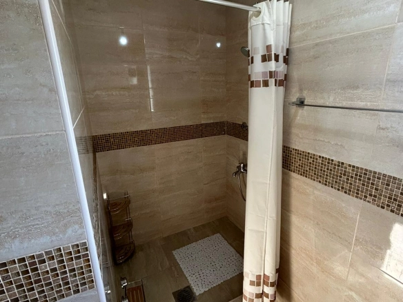 Izdavanje: Trosoban stan 138 m² – Bar — fotografija 10