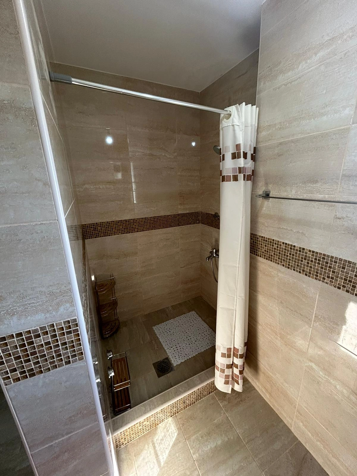 Izdavanje: Trosoban stan 138 m² – Bar — fotografija 10