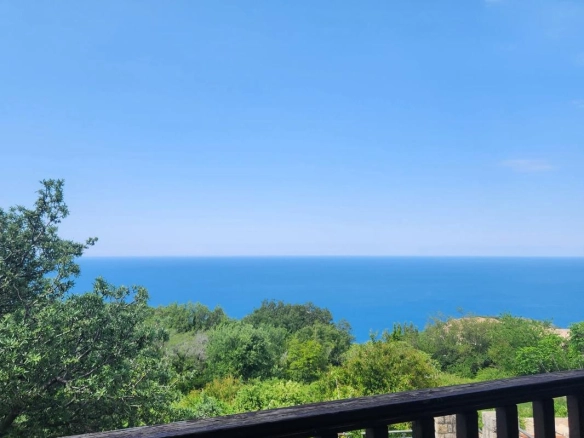 Kuća sa apartmanima i pogledom na more