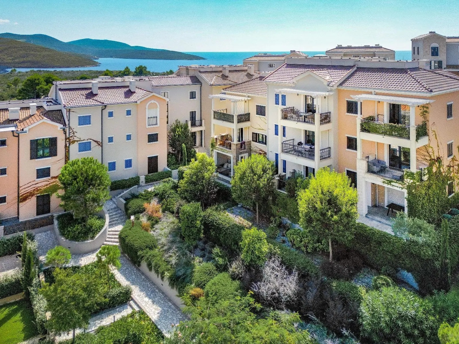 51cc0b1d-e4b0-423c-927a-987fb90112d1 Trosoban stan 170 m² – Tivat