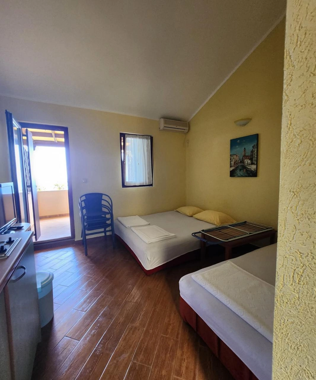 Kuca-sa-apartmanima-i-pogledom-na-more-Blizikuce-Budva-7 Kuća 145 m² – Blizikuće, Budva — fotografija 8