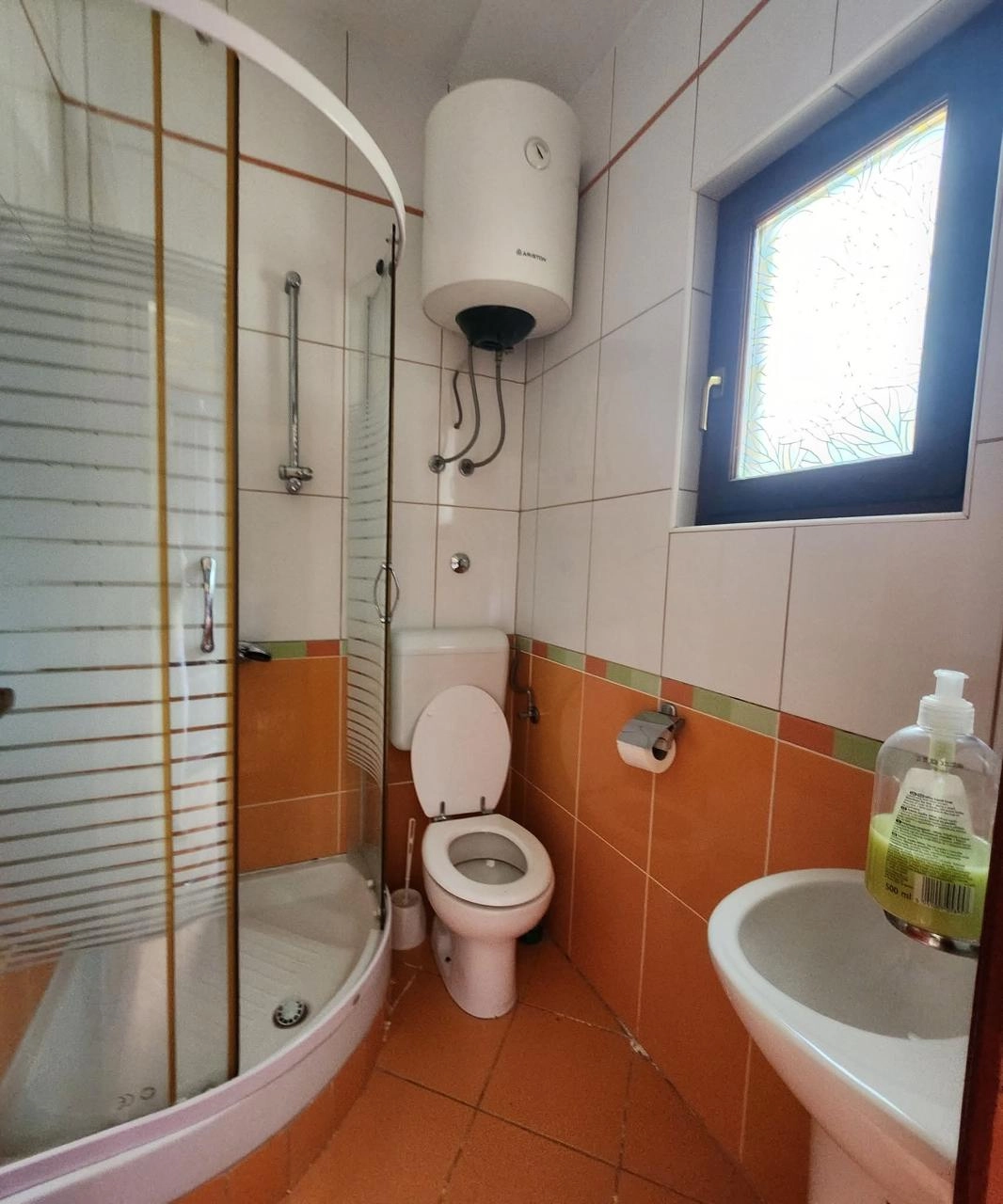 Kuca-sa-apartmanima-i-pogledom-na-more-Blizikuce-Budva-8 Kuća 145 m² – Blizikuće, Budva — fotografija 9