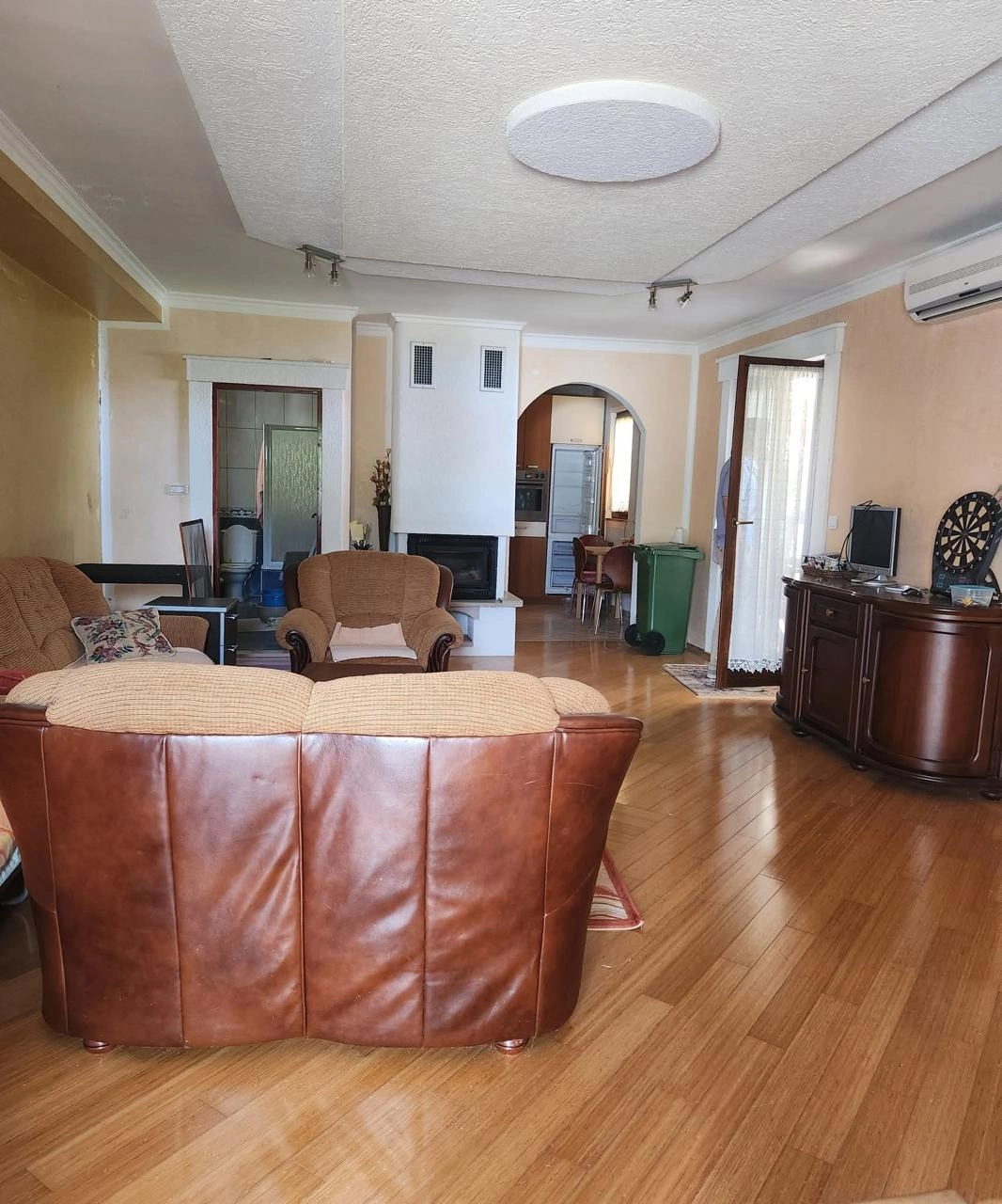 Kuca-sa-apartmanima-i-pogledom-na-more-Blizikuce-Budva-10 Kuća 145 m² – Blizikuće, Budva — fotografija 11