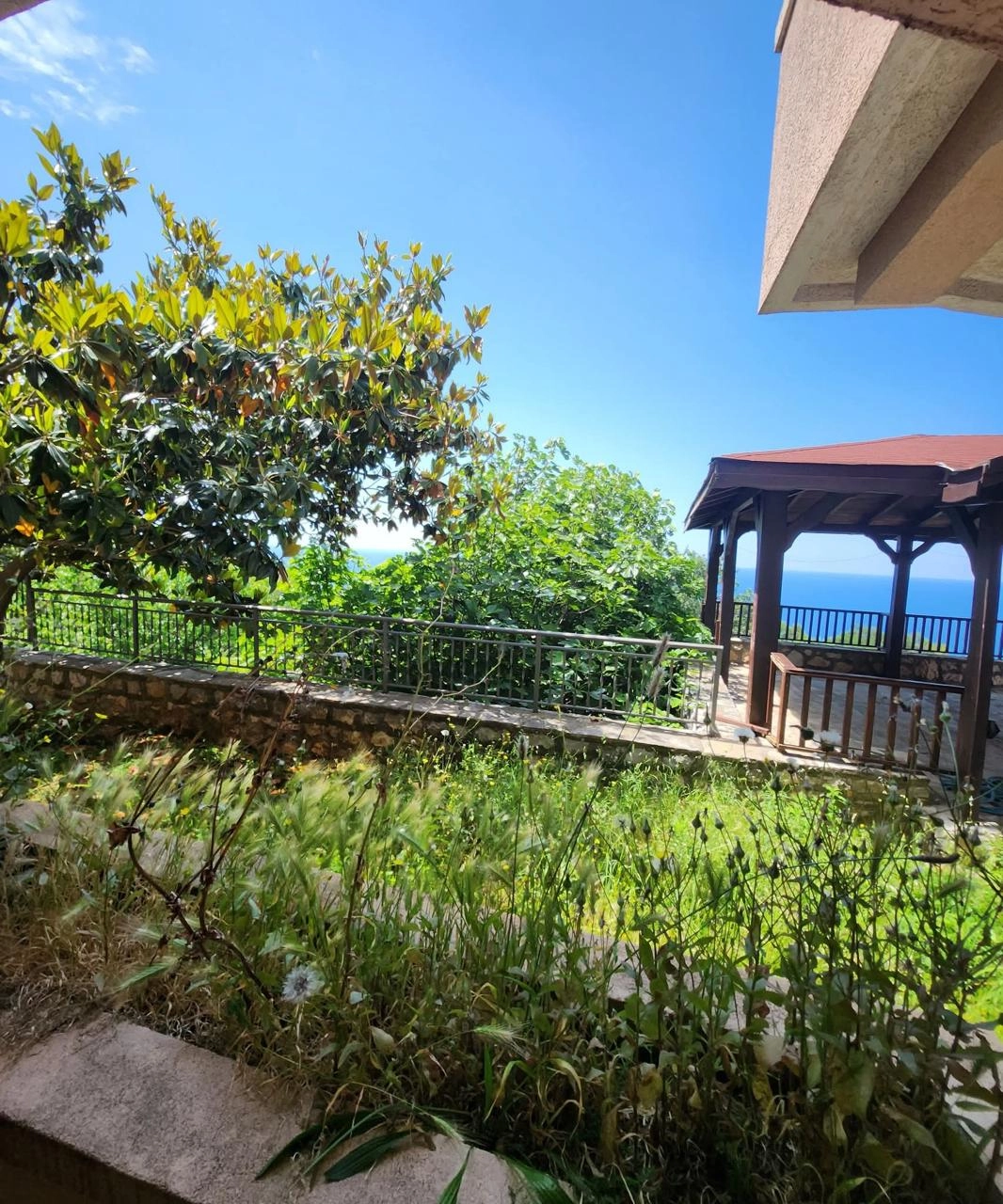 Kuca-sa-apartmanima-i-pogledom-na-more-Blizikuce-Budva-13 Kuća 145 m² – Blizikuće, Budva — fotografija 14