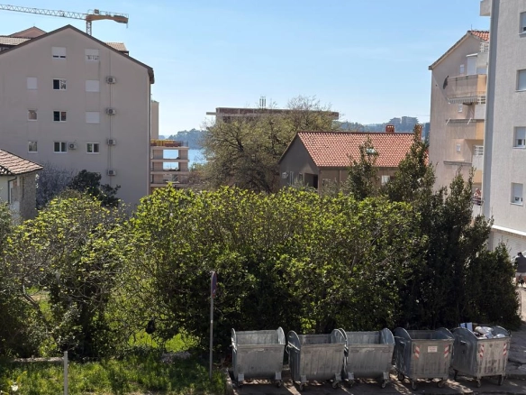 Trosoban stan u Bečićima