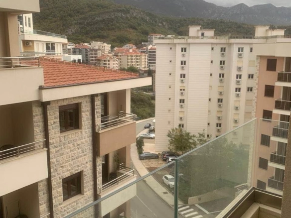 Namještena garsonjera u novogradnji, Bečići, Budva — fotografija 8