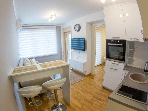Izdavanje: Jednosoban stan 42 m² – Budva
