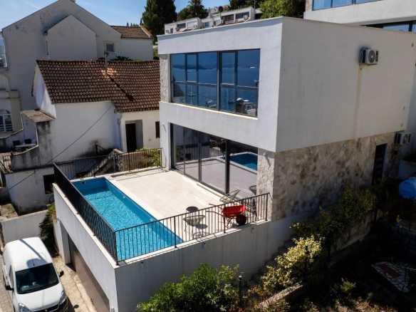 Izdavanje: Kuća 200 m² – Krašići, Tivat — fotografija 5