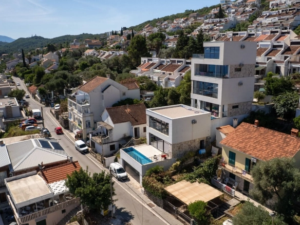 Izdavanje: Kuća 200 m² – Krašići, Tivat — fotografija 9