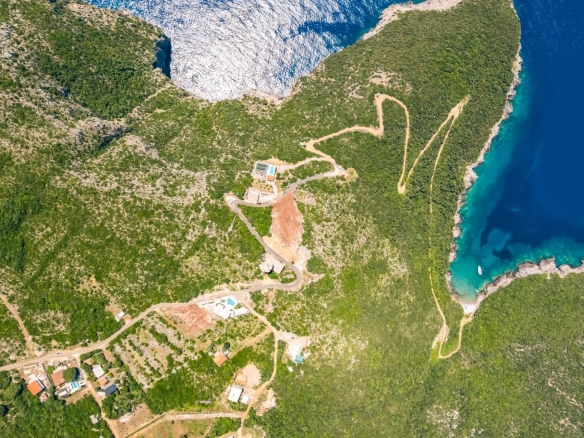 Urbanizovan plac sa pogledom na more, Zagora, Kotor — fotografija 3