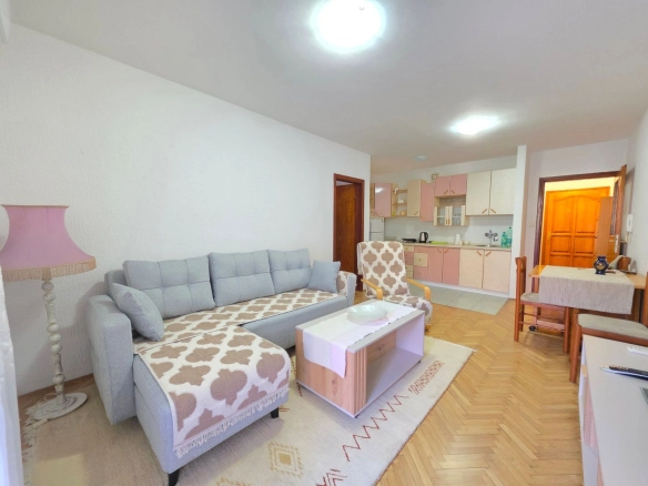 Izdavanje: Jednosoban stan 45 m² – Budva