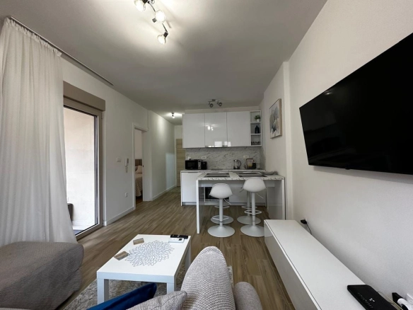 Izdavanje: Jednosoban stan 36 m² – Bečići, Budva