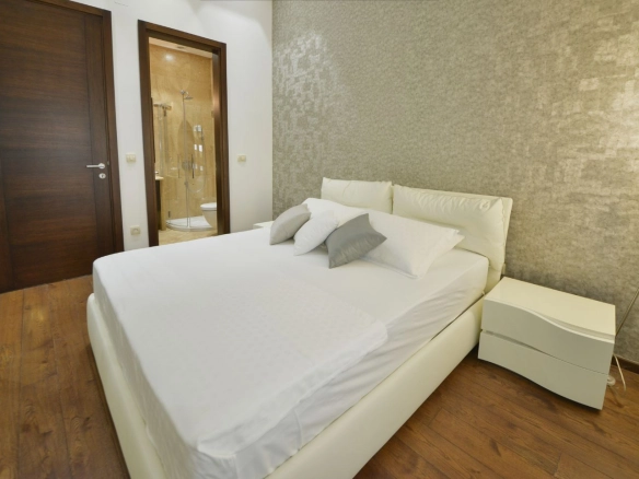 Trosoban stan 218 m² – Budva — fotografija 13