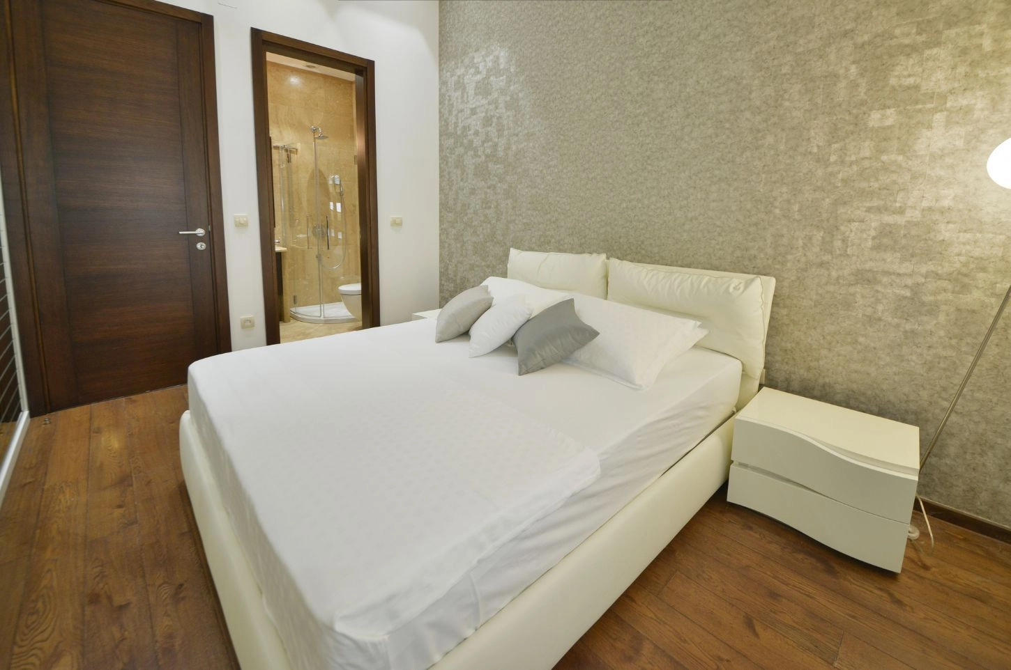96d2c8e8-7c7c-4acd-b03d-c604958836ed Trosoban stan 218 m² – Budva — fotografija 13