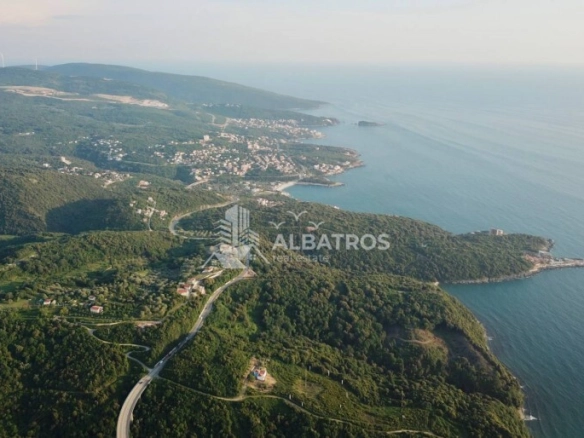 Vila sa bazenom na prvoj liniji mora