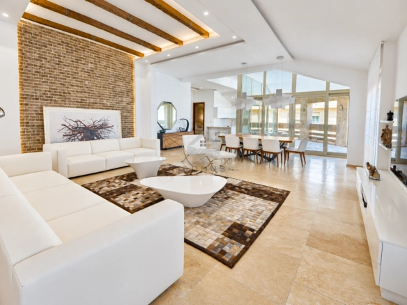 Trosoban luksuzan stan 218 m² + garaža