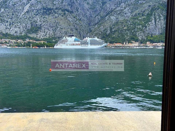 Kuća uz more sa privatnim molom u Muu