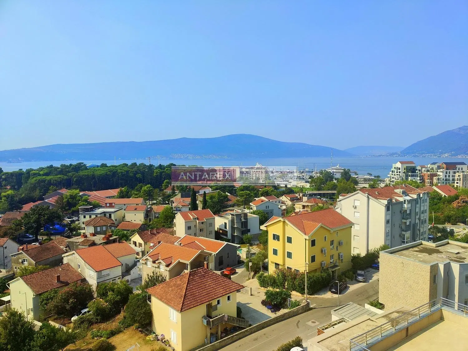 Trosoban-penthaus-sa-krovnom-terasom-Tivat-3 Trosoban stan 106 m² – Tivat — fotografija 4