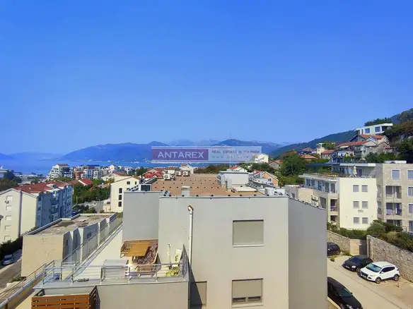 Trosoban stan 106 m² – Tivat — fotografija 5