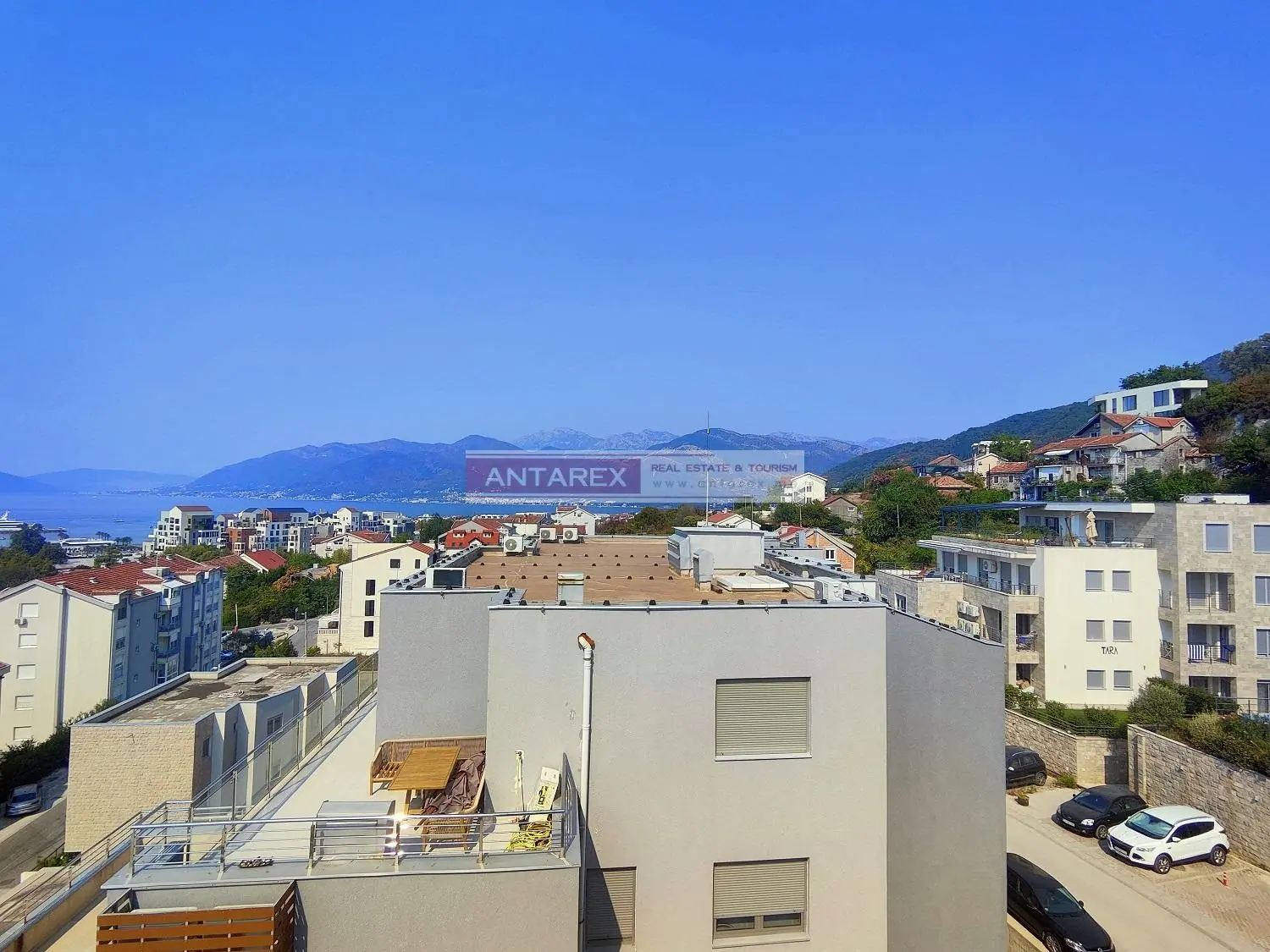 Trosoban-penthaus-sa-krovnom-terasom-Tivat-4 Trosoban stan 106 m² – Tivat — fotografija 5