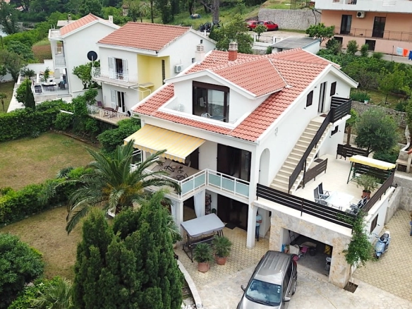 Vila sa pogledom na zaliv u Prčanju