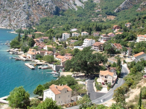 Kuća uz more u Orahovcu