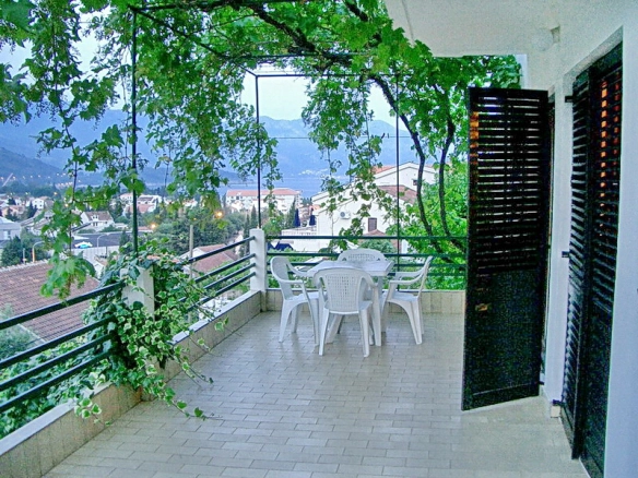 Hotel (trospratna vila) u Budvi