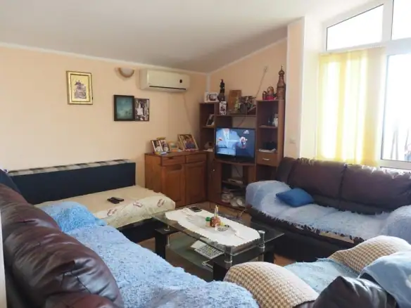 Kuća sa pogledom na more u Baru