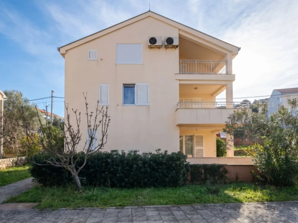 Kuća sa pogledom na more u Baošićima
